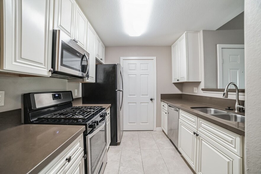 Building Photo - 7885 W Flamingo Rd