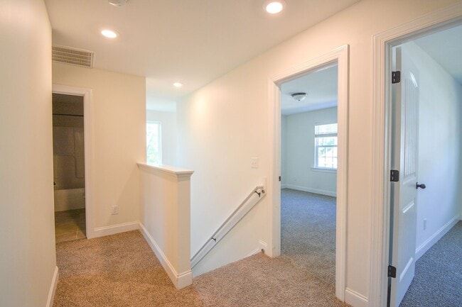 Building Photo - Beautiful 3 Bedroom + Flex Room in Gated Community of Mimosa Bay