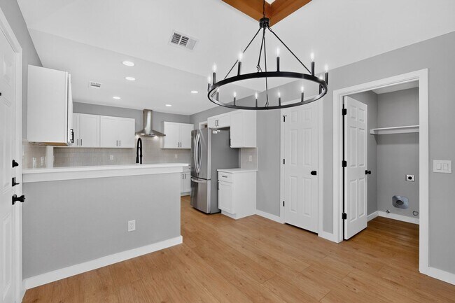 Building Photo - Beautifully Renovated Home In Carrollton Ready For Move-in