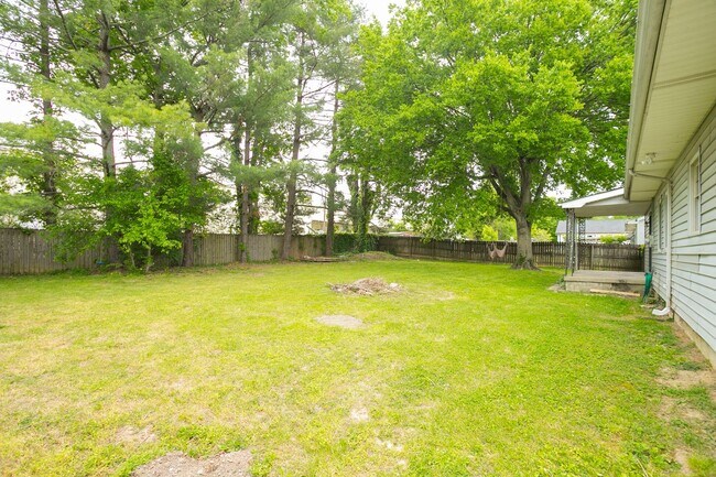 Building Photo - Lovely Home in Old Hickory
