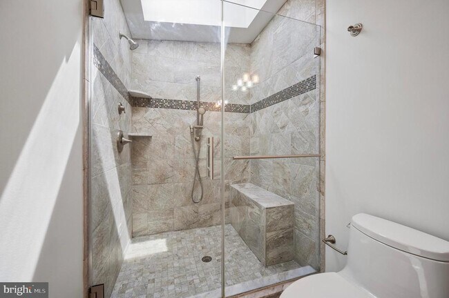 Building Photo - 447 Dupont St