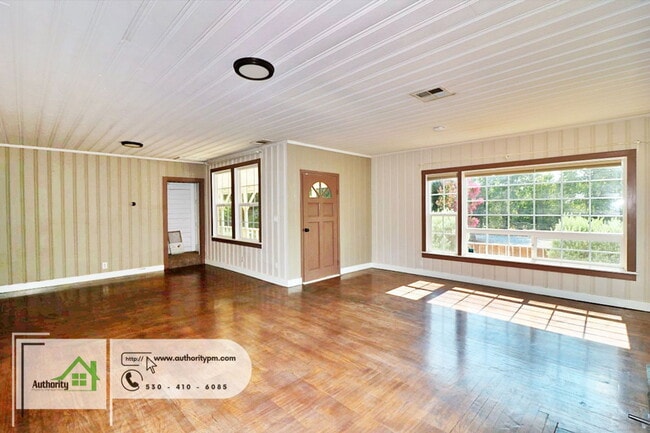 Building Photo - 1840 Heller Ln