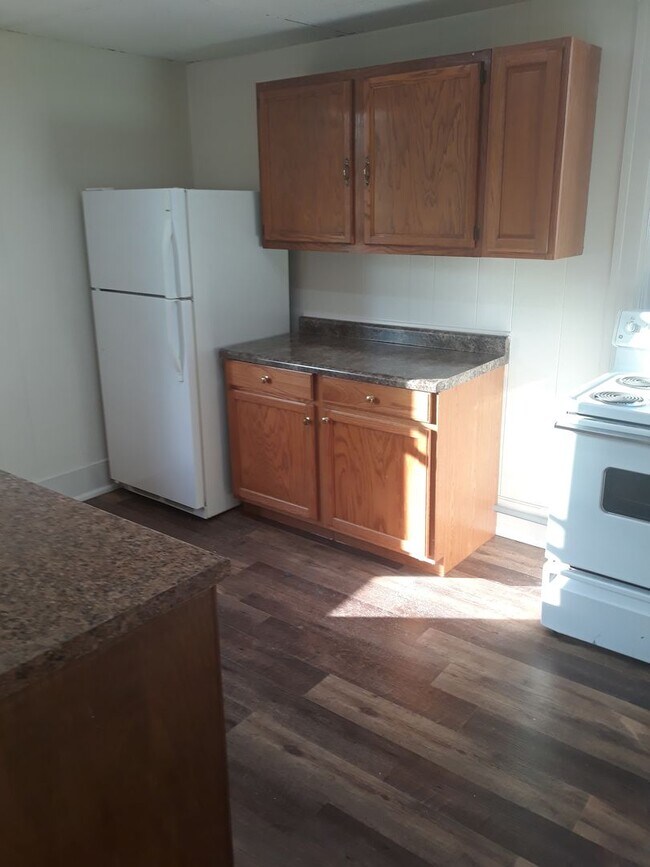 Building Photo - LAKE LIFE YEAR ROUND! 2 BEDROOM 2 BATH ON WAWASEE!