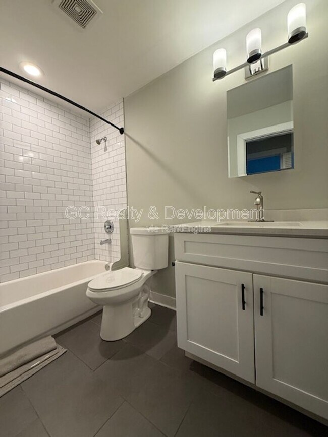 Building Photo - 800 Graceland Ave