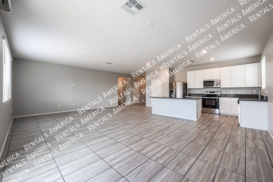 Building Photo - 1548 E Chaparral Pl