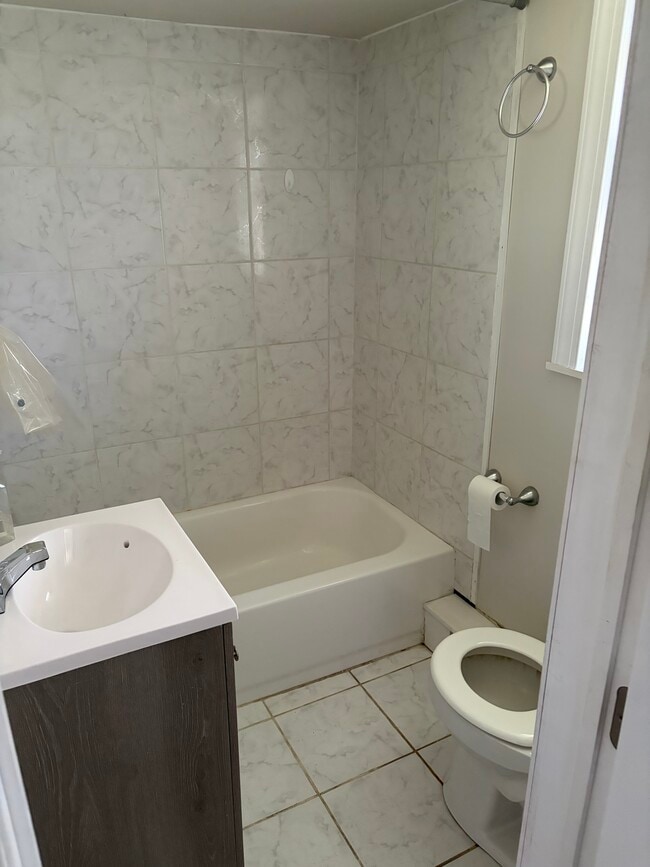 Building Photo - Eastlawn Properties