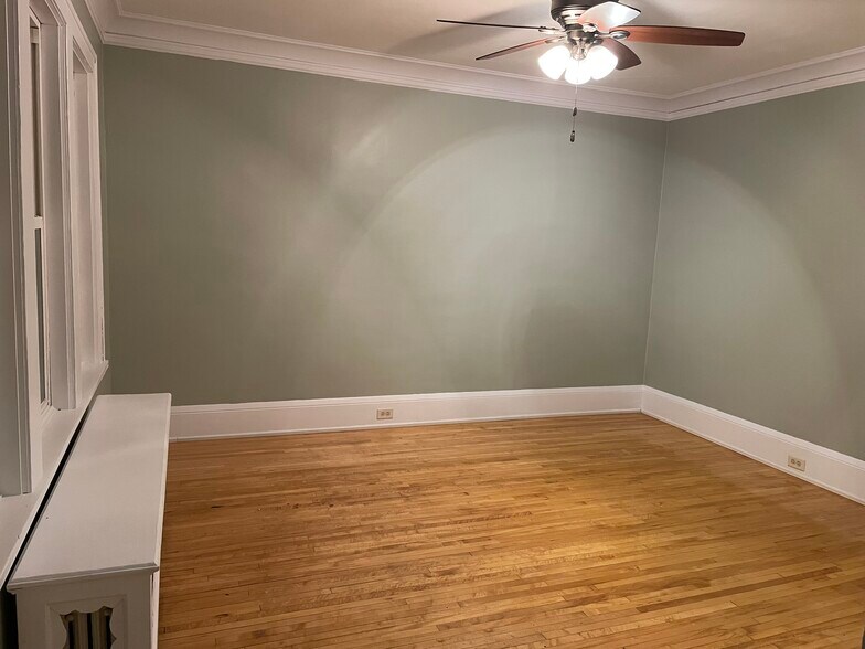 Building Photo - 320 E 5th St