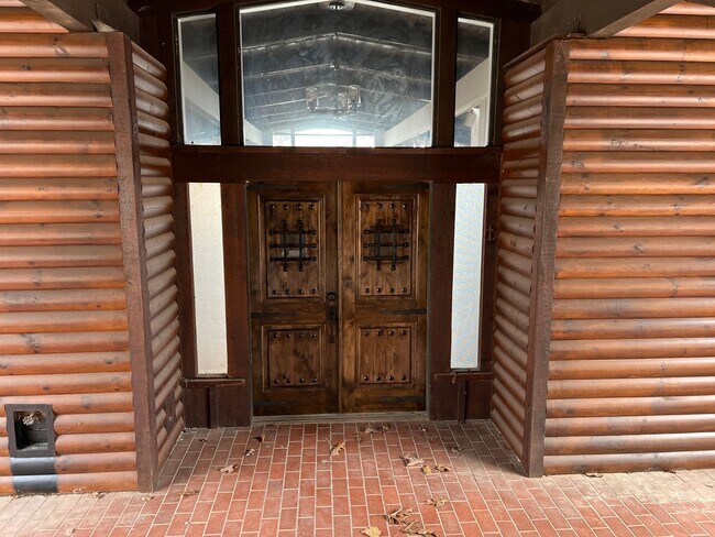 Building Photo - 4 Bedroom 2 bath home near lake Tenkiller with office