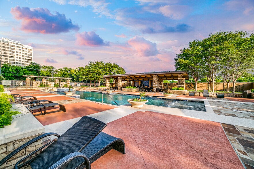 Common Area - Pool - 4242 Broadway