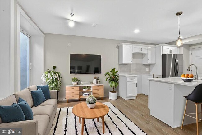 Building Photo - 2034 N Front St