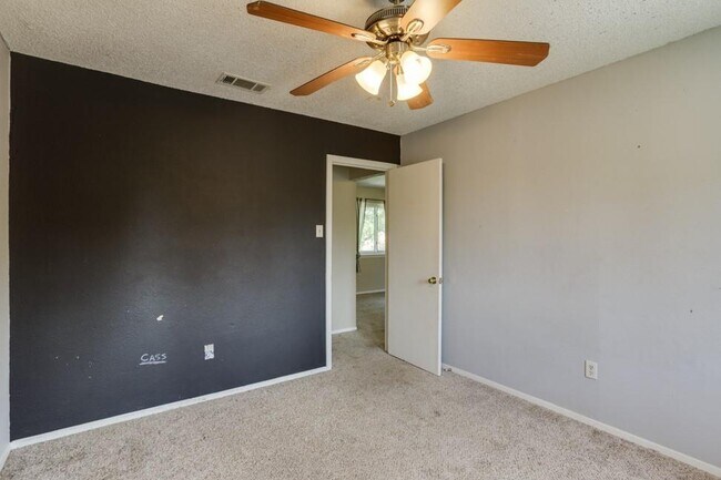 Building Photo - 11227 Henge Dr