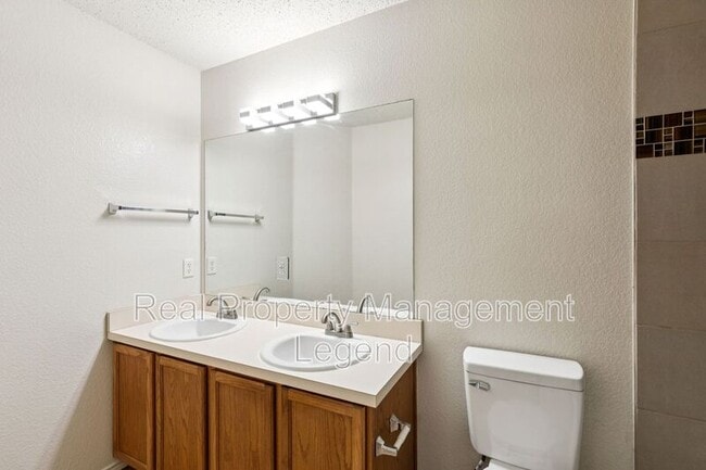 Building Photo - 1400 Caleo Dr