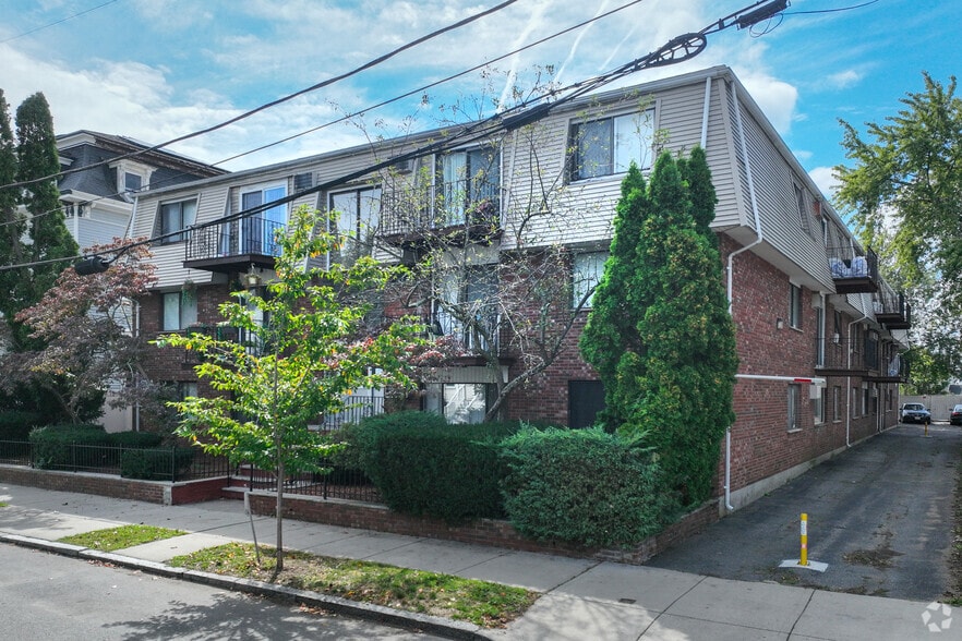 Primary Photo - 20 Park St