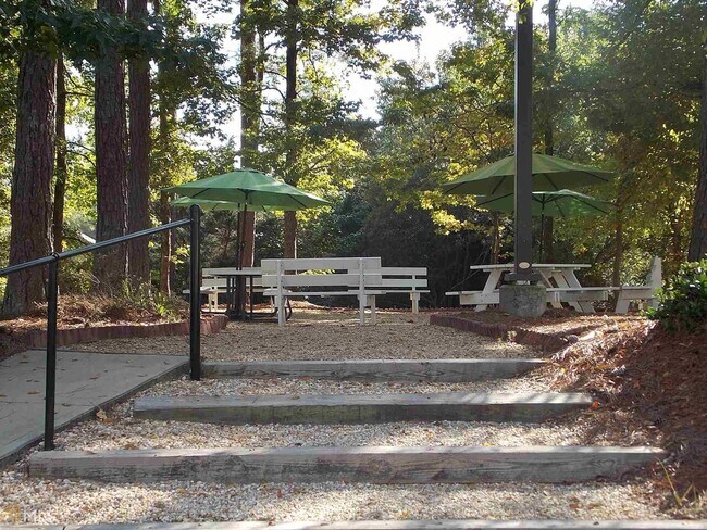 Building Photo - 2310 Applegate Ln