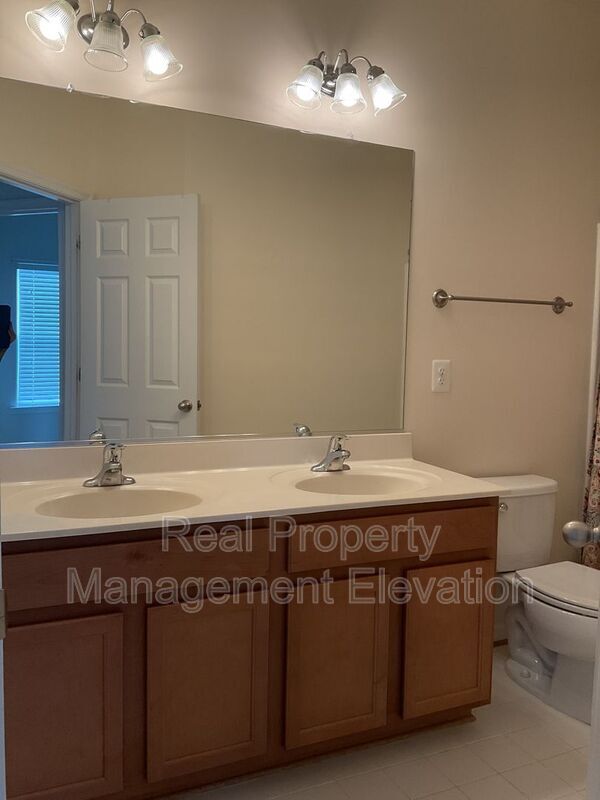 Building Photo - 111 Kingsley Dr