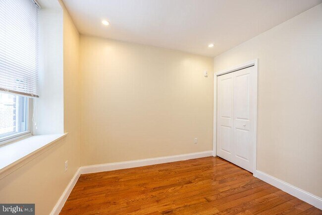 Building Photo - 4706 Chestnut St