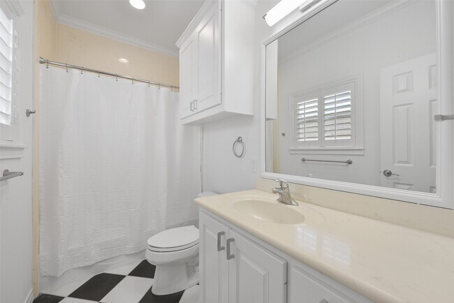 Building Photo - 3724 Wroxton Rd