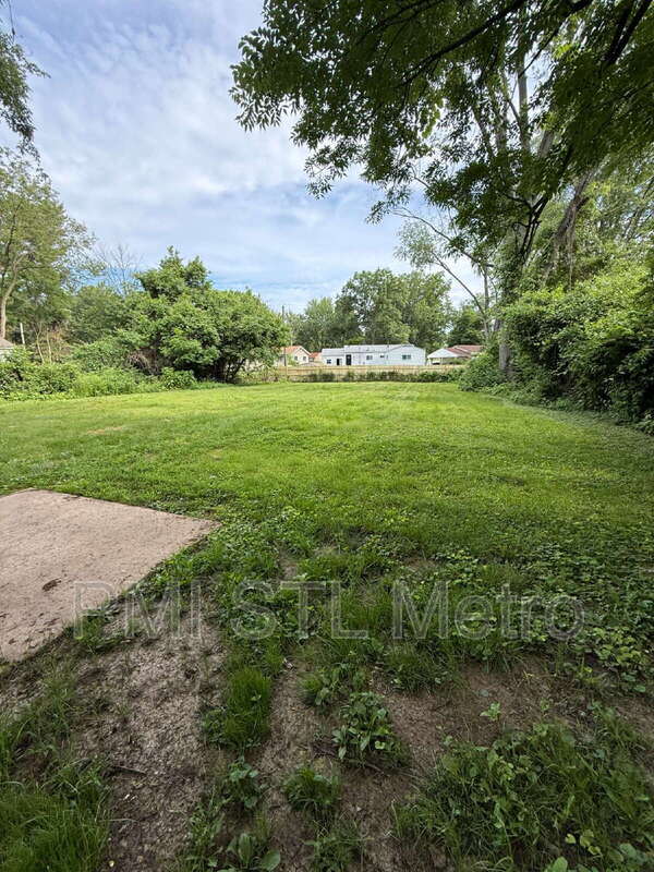 Building Photo - 1510 Trampe Ave