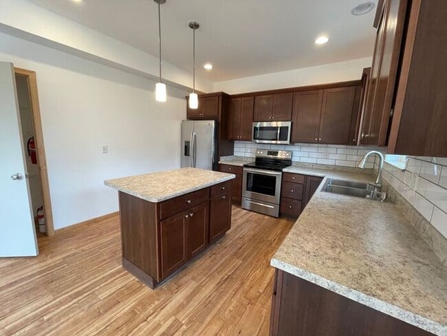 Building Photo - $2,000 | 3 Bedroom, 2.5 Bathroom Town Home | Pet Friendly* | Available for an August 1st, 2026 Mo...