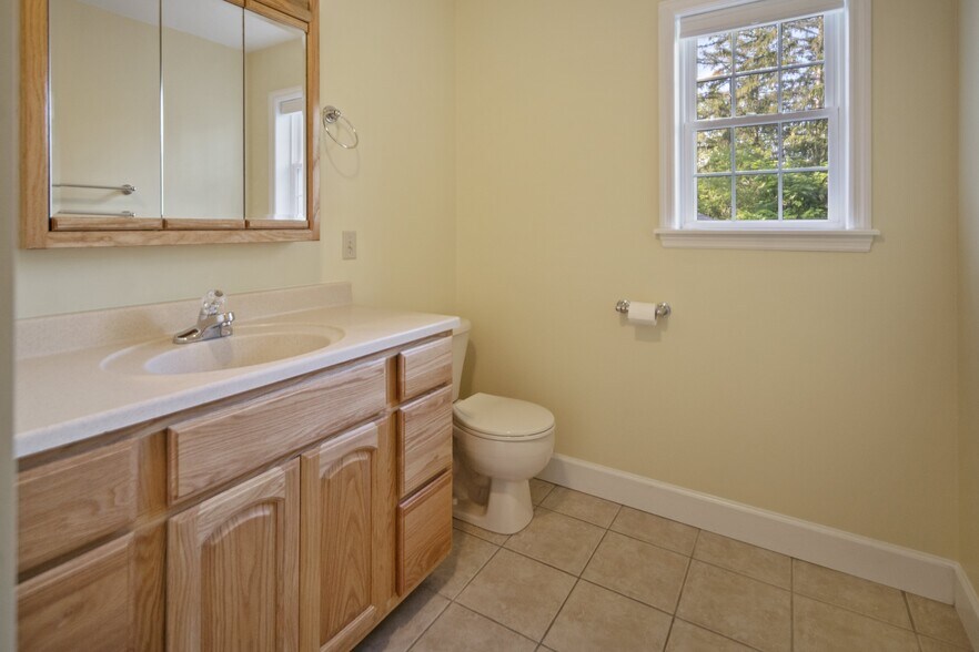 Full Bathroom - 820 Hanshaw Rd