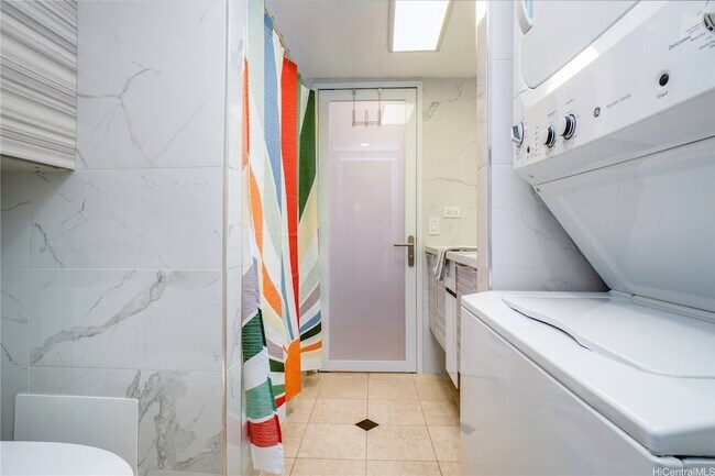 Building Photo - 444 Nahua St