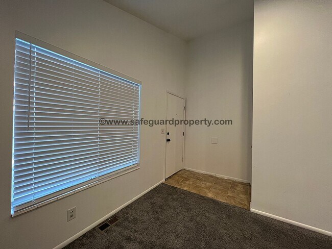 Building Photo - Charming 3-Bedroom Duplex w/ Garage & Shared Yard