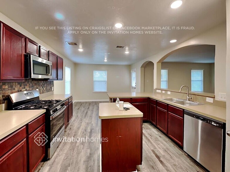 Building Photo - 8670 Chaletford Dr
