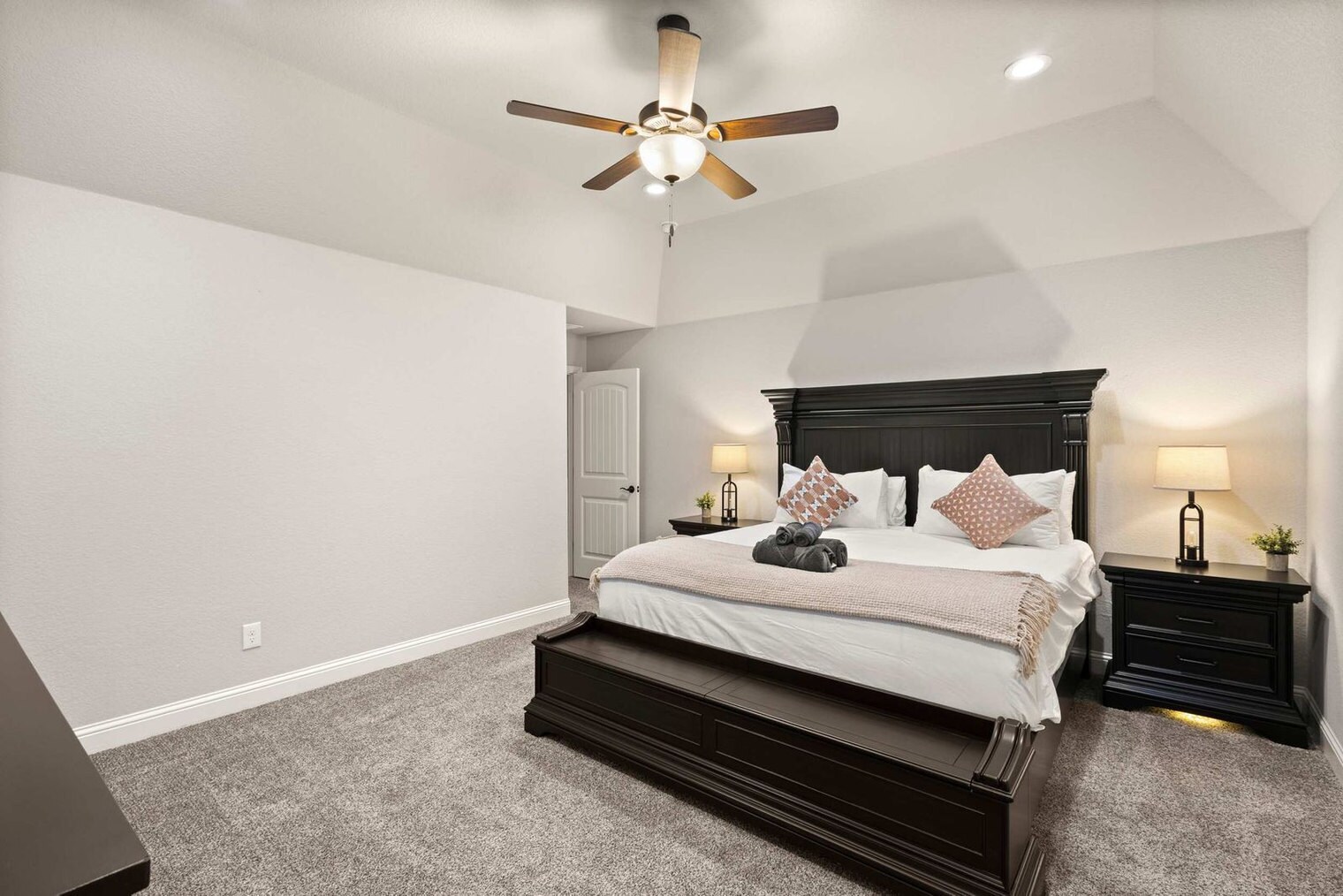 Building Photo - 206 S Meadow Dr