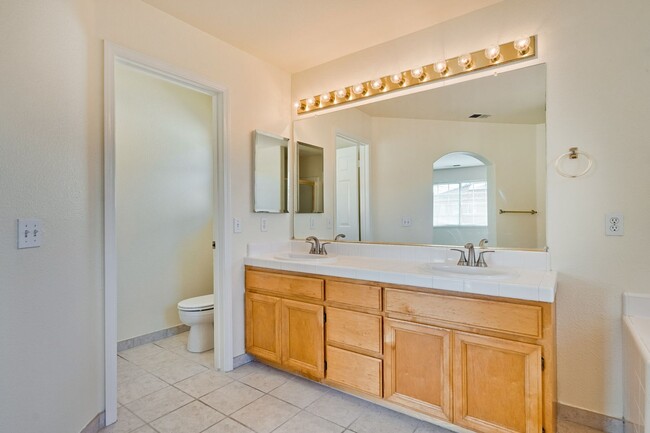 Building Photo - Introducing a Spacious 4 Bed 2.5 Bath Town...