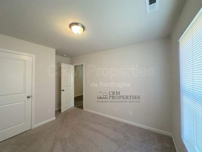 Building Photo - 1138 Deer Trail