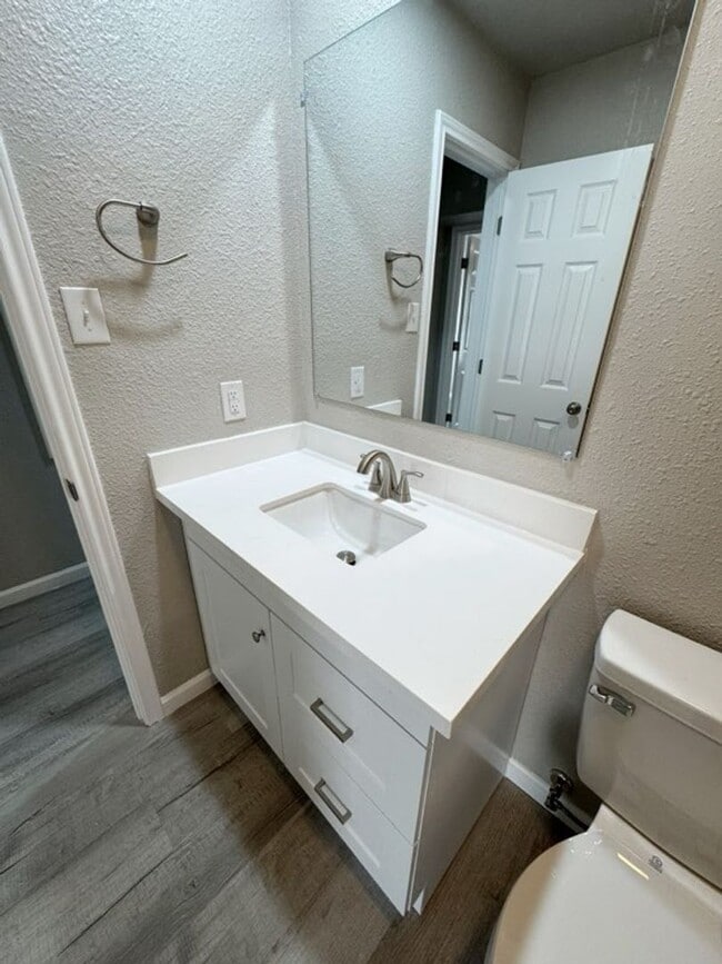 Building Photo - 8746 Glen Meadow Ln