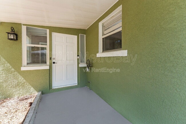 Building Photo - 4939 Woodland Dr