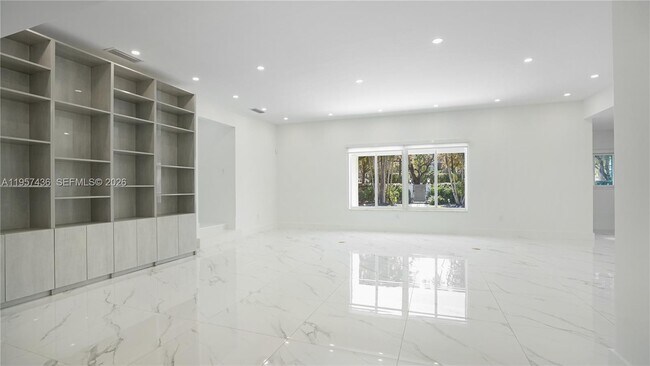 Building Photo - 711 Sunset Rd