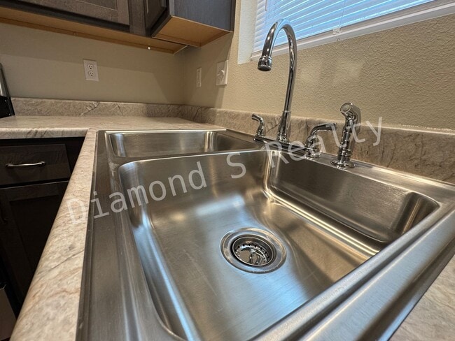 Building Photo - Brand New Build - Conveniently Located near National and Kearney