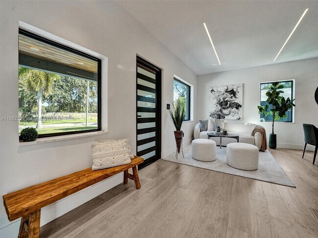 Building Photo - 2066 NE 174th St