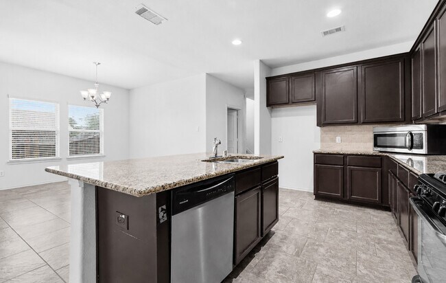 Building Photo - 166 Meadow Grove Dr