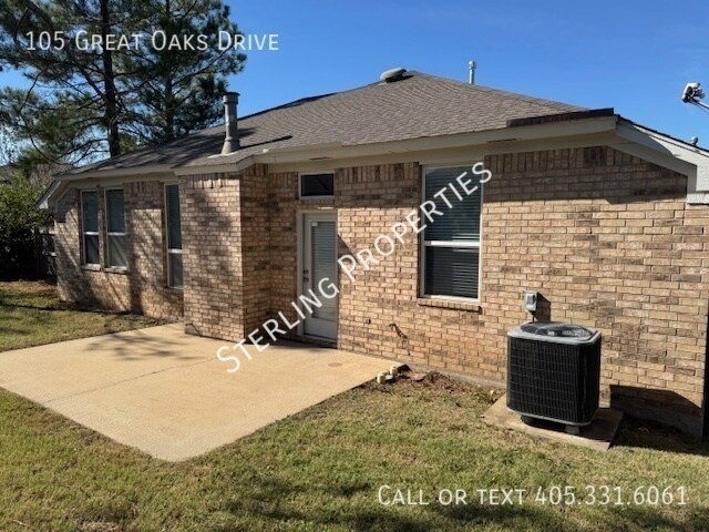 Building Photo - 105 Great Oaks Dr