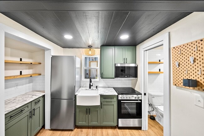 Building Photo - 612 Tanglewood Ln