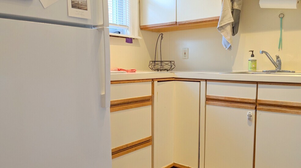 Building Photo - 171 8th St