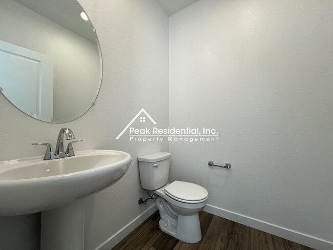 Building Photo - Newer Sacramento 4bd/2.5ba Home!