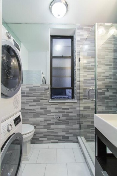 Building Photo - 432 E 13th St