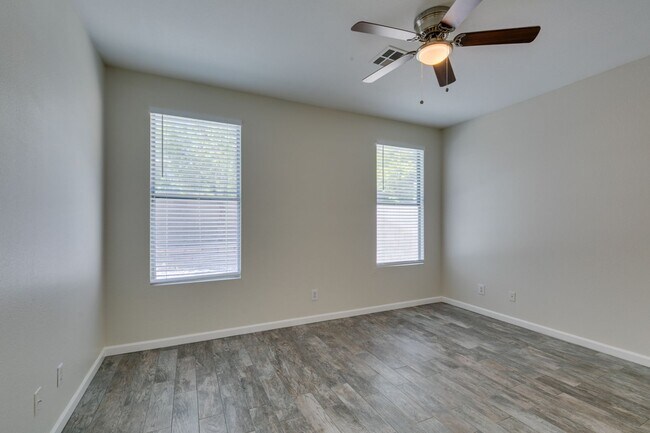 Building Photo - Beautifully updated 3-bedroom home offerin...