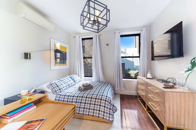 Building Photo - 1114 1st Ave