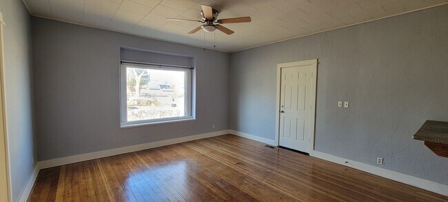 Building Photo - 3 bedroom 2 bath home