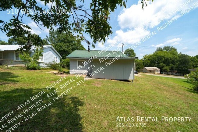 Building Photo - 510 W Lake Dr