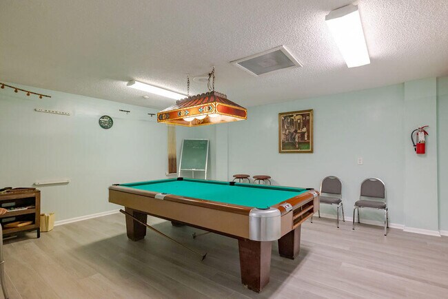 Building Photo - 18081 SE Country Club Dr