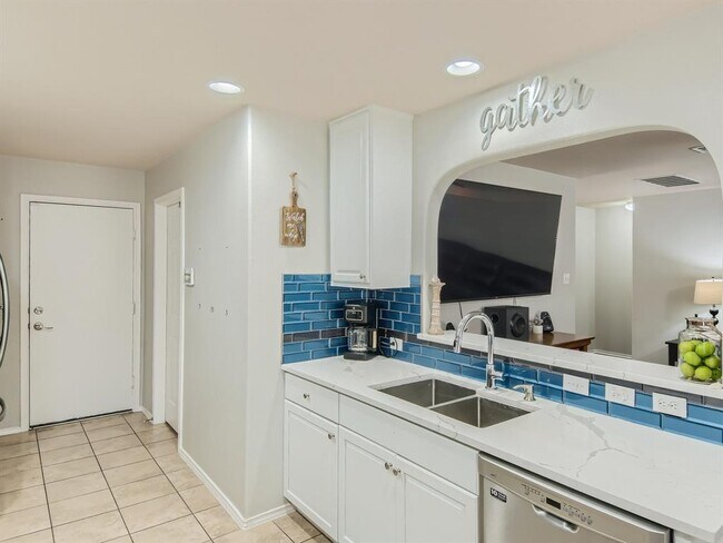 Building Photo - 2405 Christoff Loop