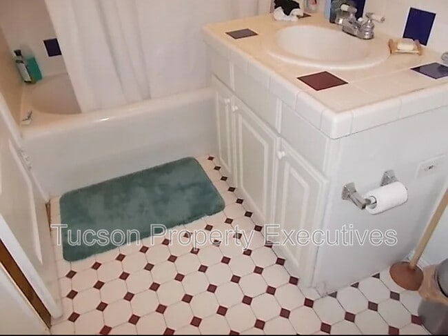 Building Photo - 1220 N Olsen Ave