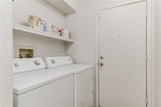 Building Photo - 4200 Everest Ln