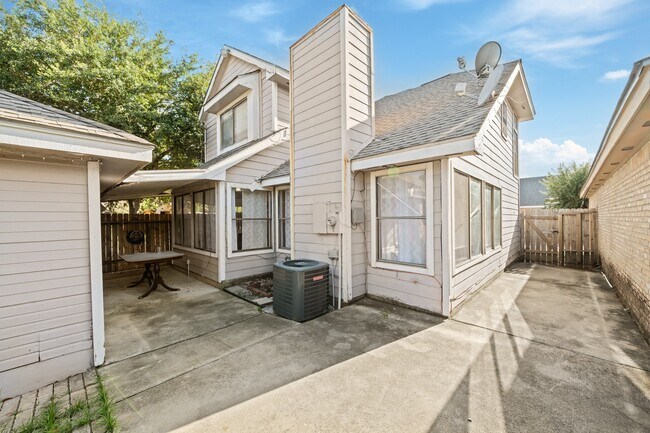 Building Photo - 8629 Kinghaven St